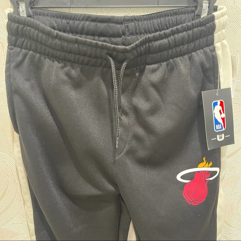 NEW Boys Official NBA Miami Heat Black and White Sweatpants Joggers - Picture 3 of 9